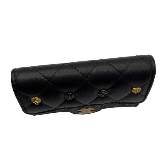 CHANEL BLACK 2023 CC LOGO LUCKY CHARM CLASSIC FLAP CARD HOLDER - Picture 5 of 13